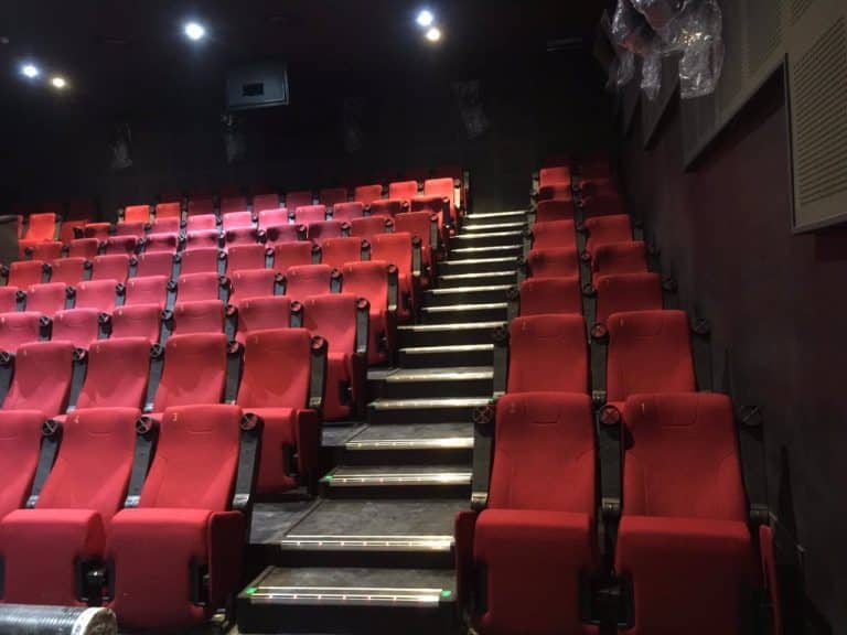 Đội ngũ nhân viên tại Lotte Cinema cũng là điểm sáng khiến du khách yêu thích