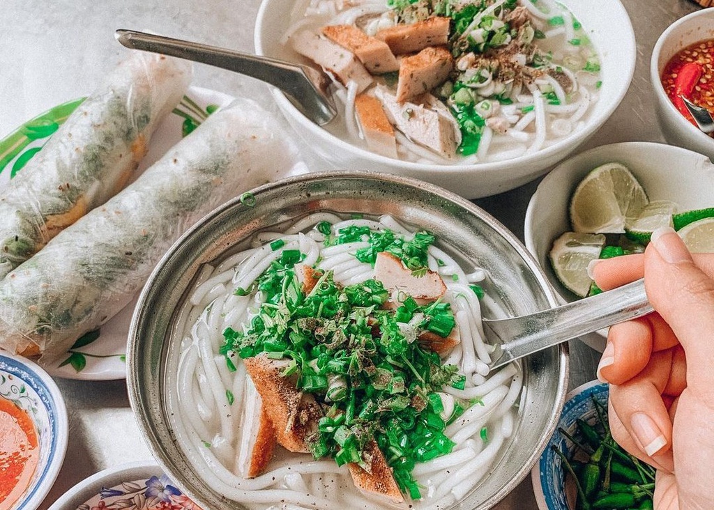Bánh canh chả cá là đặc sản Ninh Thuận nổi tiếng, đặc biệt là tại khu vực Phan Rang